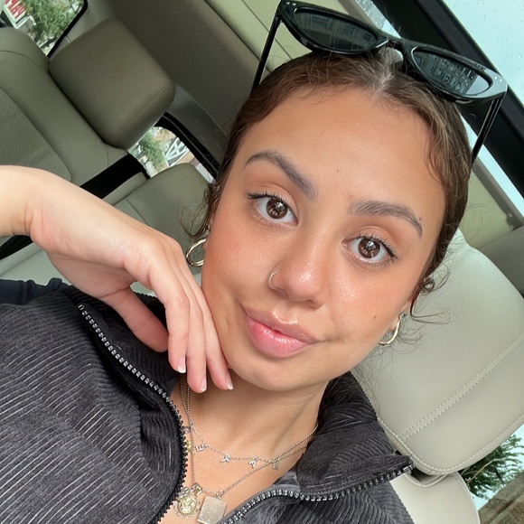 Meet your Posher, Maria - Picture 1 of 1